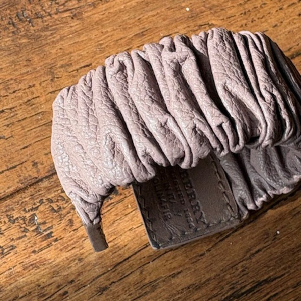 Burberry Ruffled Leather bracelet. - Picture 3 of 6